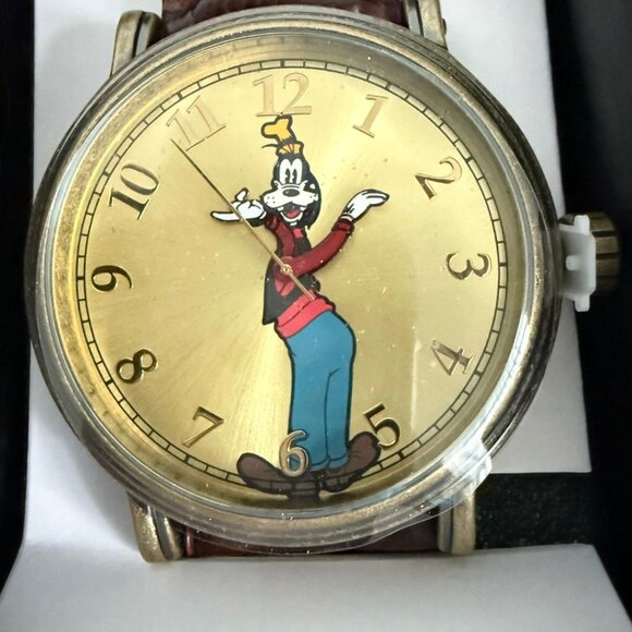 NWT - Disney Adult Vintage Analog Quartz Watch - Picture 6 of 15